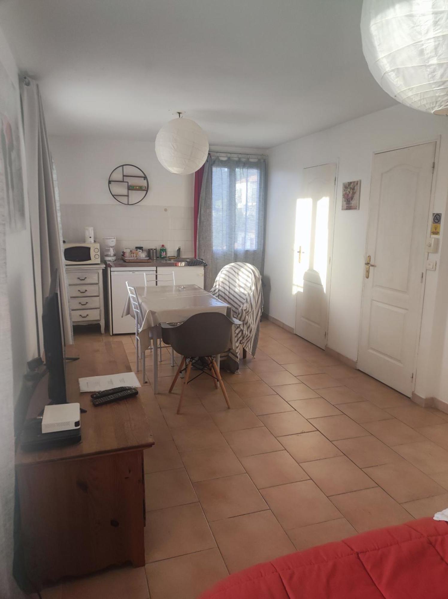 Ingrid Mary Leilighet Nîmes Rom bilde